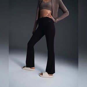 Nike High‎ Waisted Dri-Fit Flared Leggings in Black Size Small